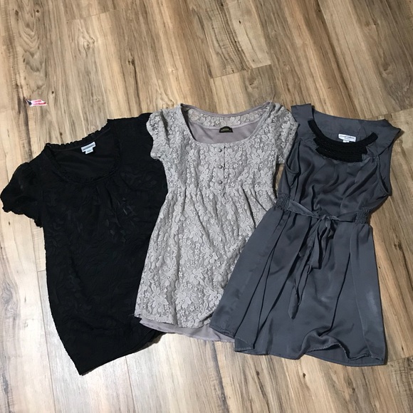 Liz Lange Tops - EUC lot of 3 size small maternity tops